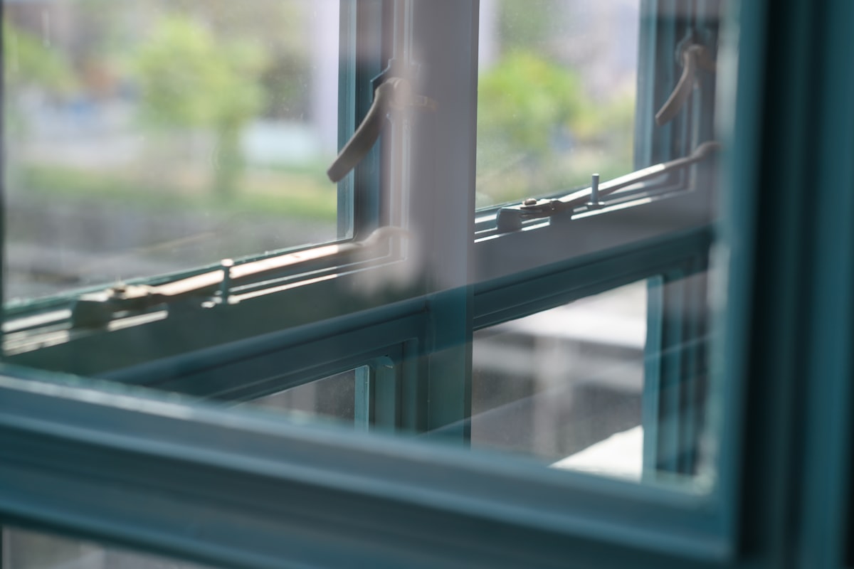 Profile okienne w UK — Ideal, Salamander, Veka i inne